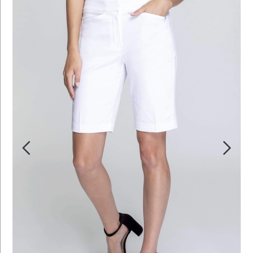 Tail Classic Activewear Golf Shorts. Size 16. White